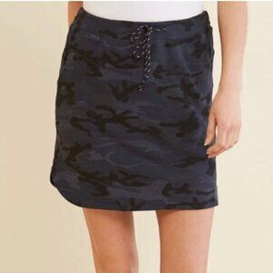 Sundry Size 2 Saturday Skirt Black Camo Drawstring Waist Jersey knit Casual Med